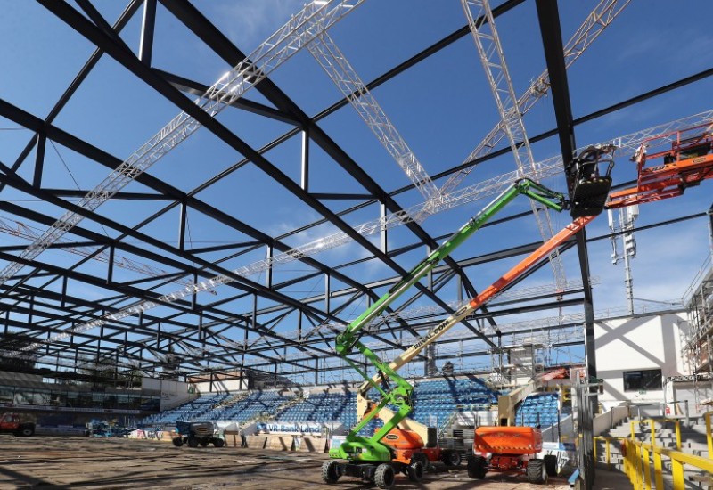 Meilensteine waren die Lieferung und Montage der neuen Dach-Stahlträgerkonstruktion