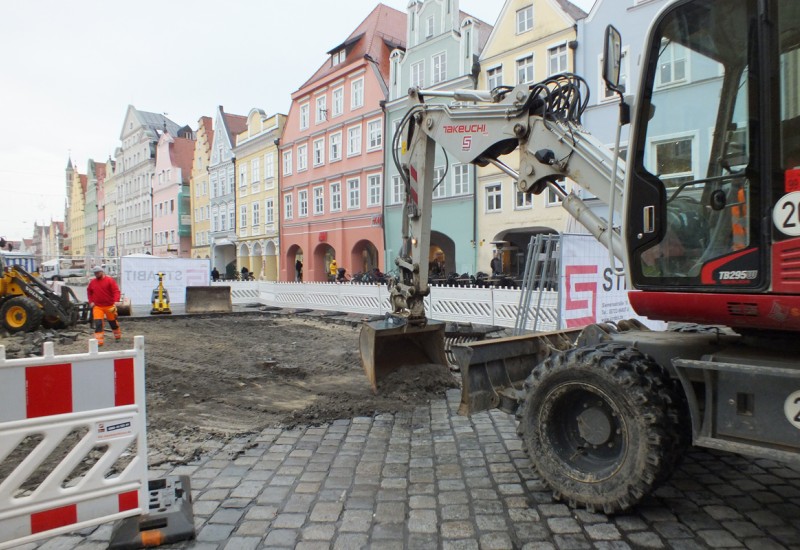 Auf Höhe der Theaterstraße wurden die alten Granitsteine entfernt