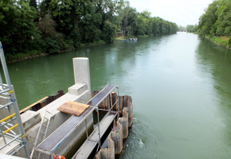 Entstehung des euen Pfeilers in Flussmitte