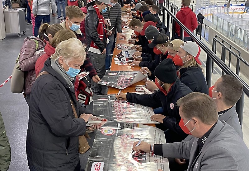 Autogrammstunde der DEL2-Mannschaft