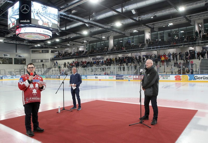 (von links) Stadionsprecher Christian Bauer Wissenschaftsminister Bernd Sibler Oberbürgermeister Alexander Putz