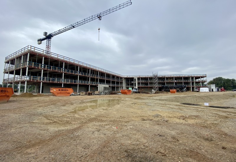 Außenansicht des Rohbaus der neuen Realschule