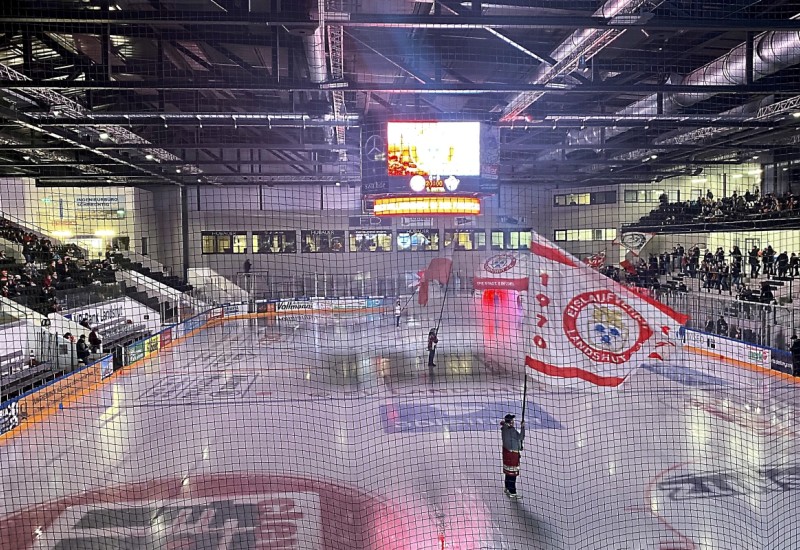 Erstes Eishockey-Punktspiel: Im Rahmen der Deutschen Nachwuchs-Liga (DNL) traf der EV Landshut auf den Nachbarrivalen EV Regensburg
