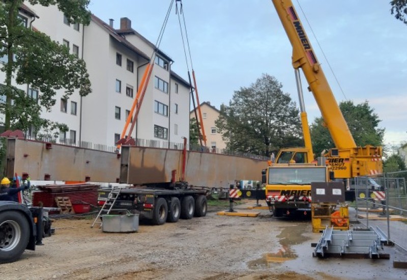 Die neue Brücke wird geliefert