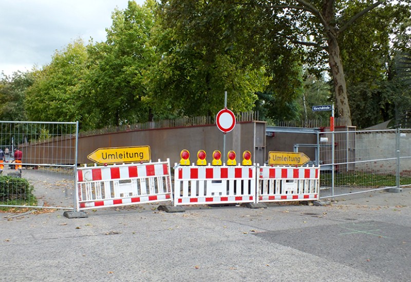 die neue Brücke liegt in der Marschallstraße bereit