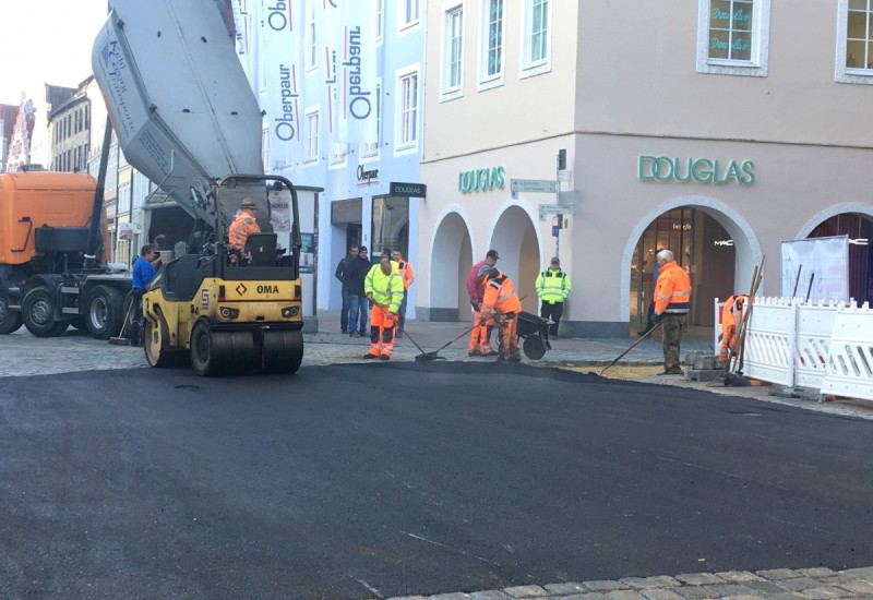 Der Asphaltbelag wurde angebracht