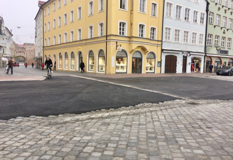 Der Asphaltbelag wurde in weiten Teilen bereits aufgebracht