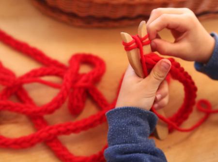 Handarbeit im Waldorfkindergarten